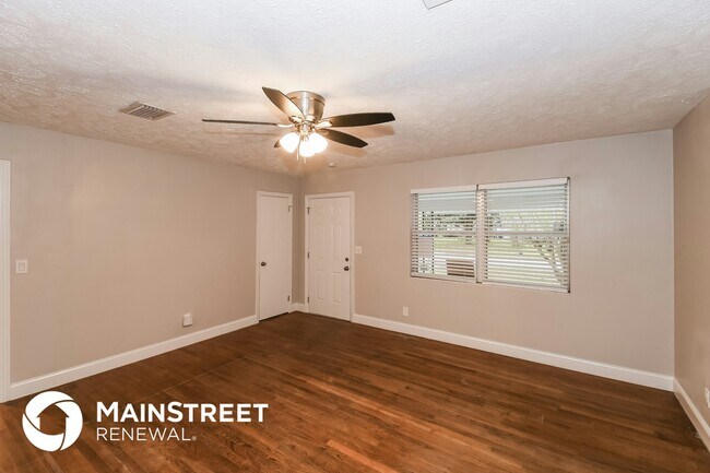 Foto del edificio - 6653 Almond Ave