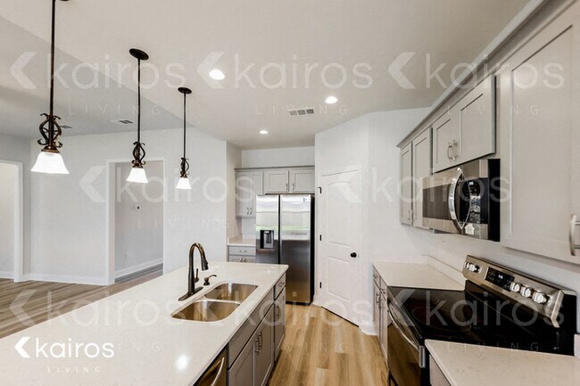 Building Photo - 14710 Sonoma Blvd