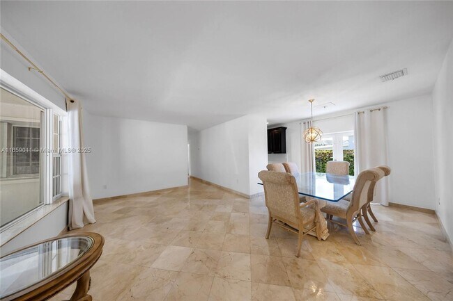 Foto del edificio - 1700 N Treasure Dr