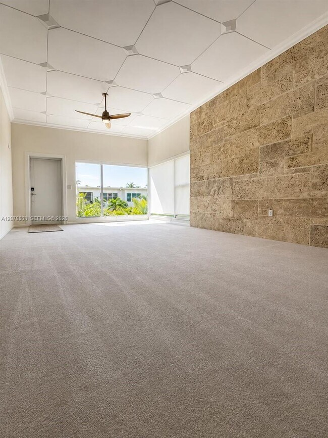 Foto del edificio - 9400 E Bay Harbor Dr