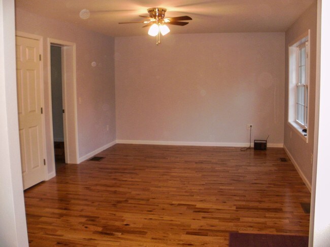 Foto del interior - 117 Access Rd