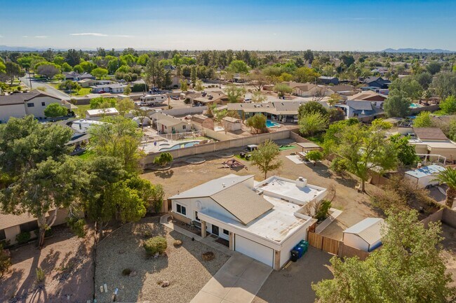 Foto del edificio - 2321 E Enid Cir