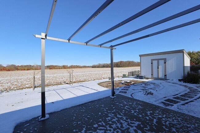 Building Photo - Spacious 2 Bedroom / 2 Bath Home Room Shar...