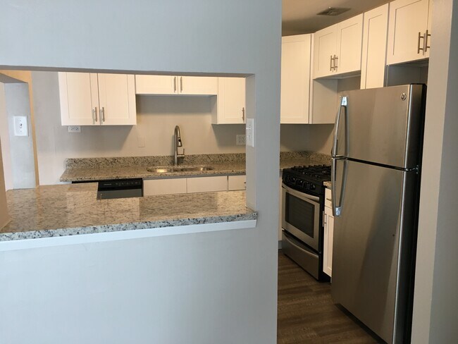 Kitchen - 9S120 Lake Dr