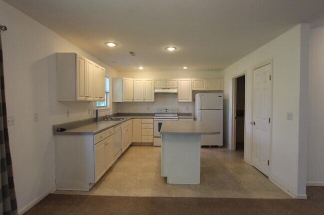 Building Photo - 5190 Louisville Ct