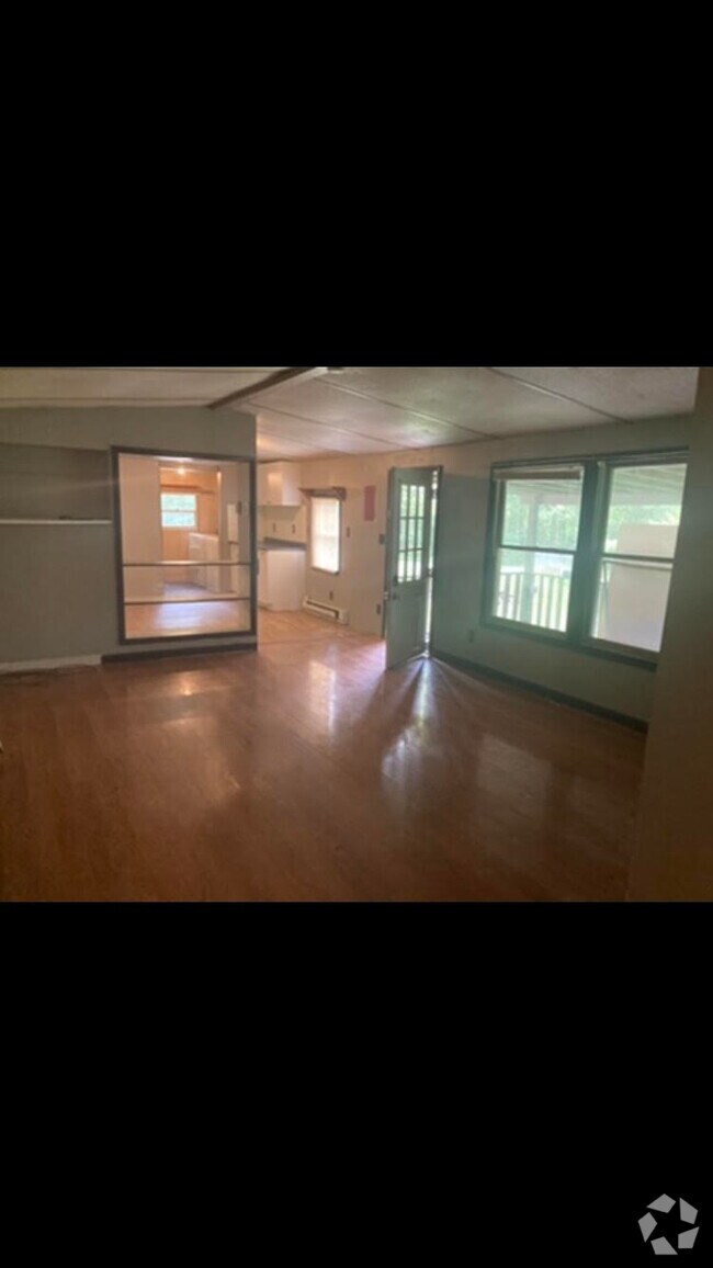 Apartments For Rent in Nesquehoning, PA with Hardwood Floors 2