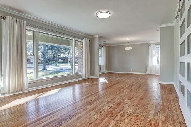 Foto del edificio - 4118 Drummond St