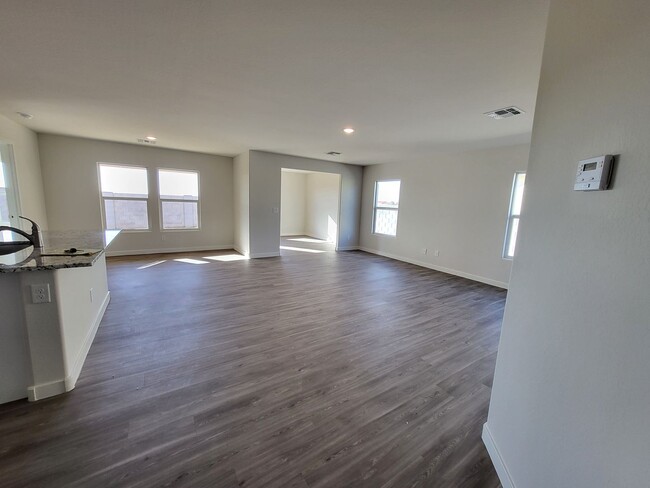 Foto del edificio - 4 Bedroom + Den/2.5 bathroom Park Homes