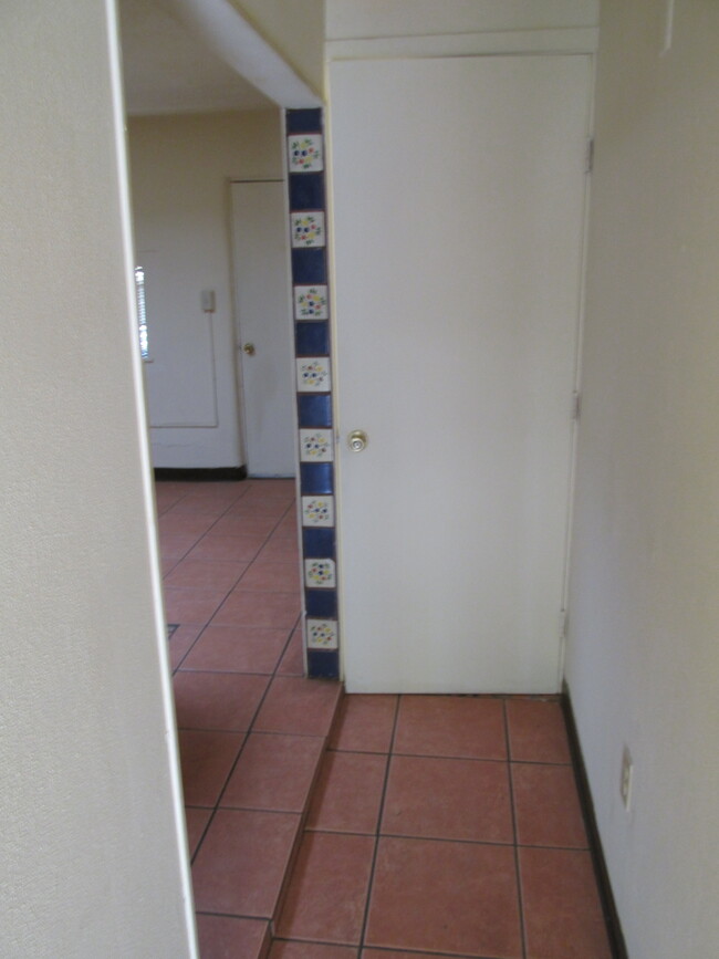 Building Photo - 3815 E Yandell Dr