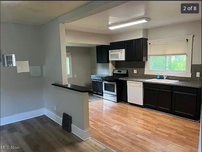 Foto del edificio - 844 Sumner St