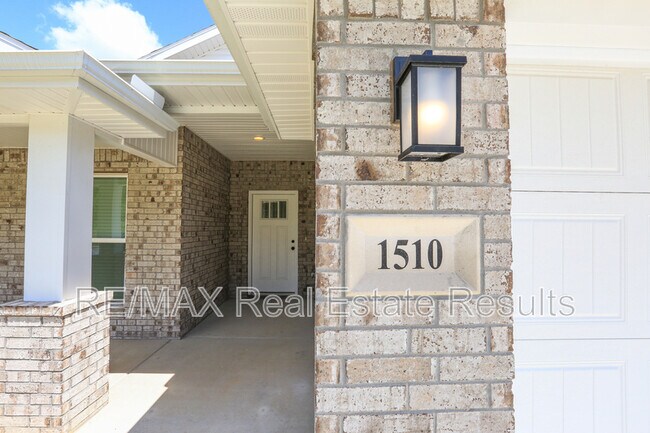 Building Photo - 1510 Emmerson St