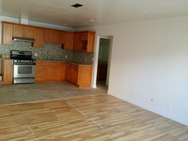 Foto del edificio - 242 Dennis Dr