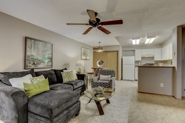 Building Photo - 2 br, 1 bath  - Marina Pointe