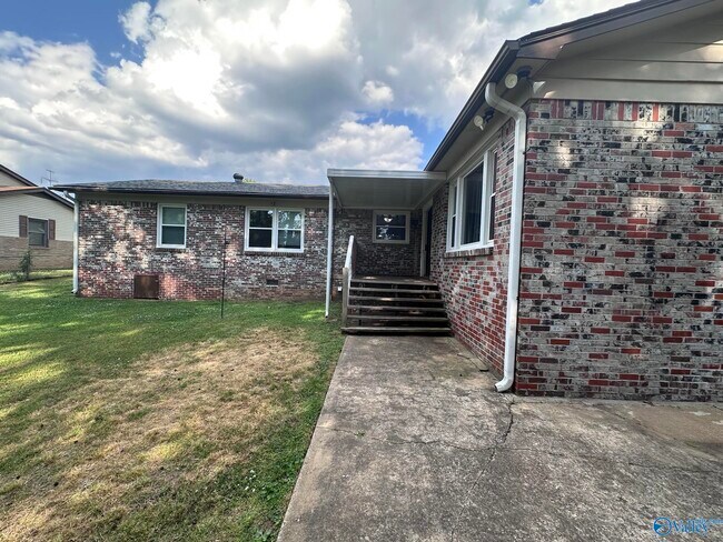 Building Photo - 11316 Maplecrest Dr SE