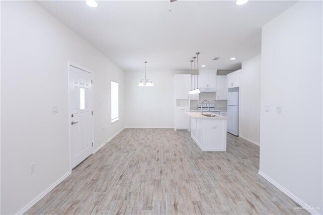 Building Photo - 2001 S Vly Cir