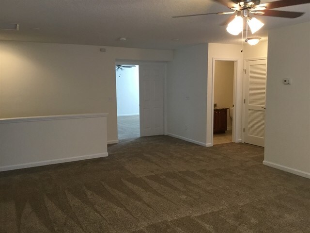 Foto del edificio - 385 Bostwick Cir