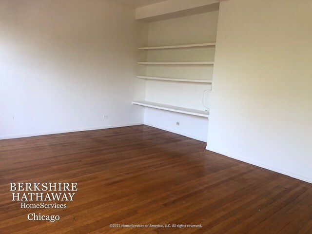 Building Photo - 727 W Cornelia Ave