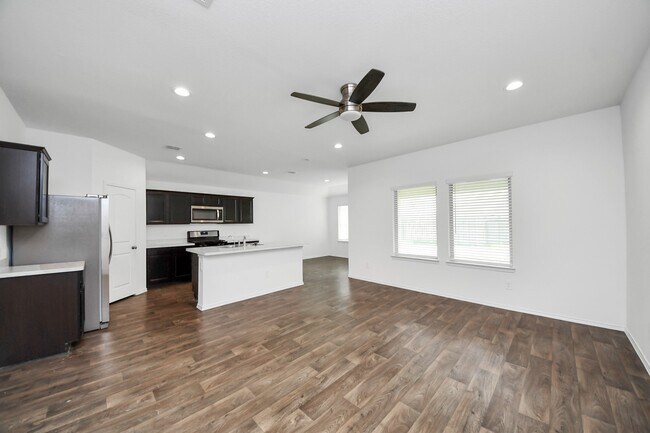 Foto del edificio - 21314 Sleepy Willow St