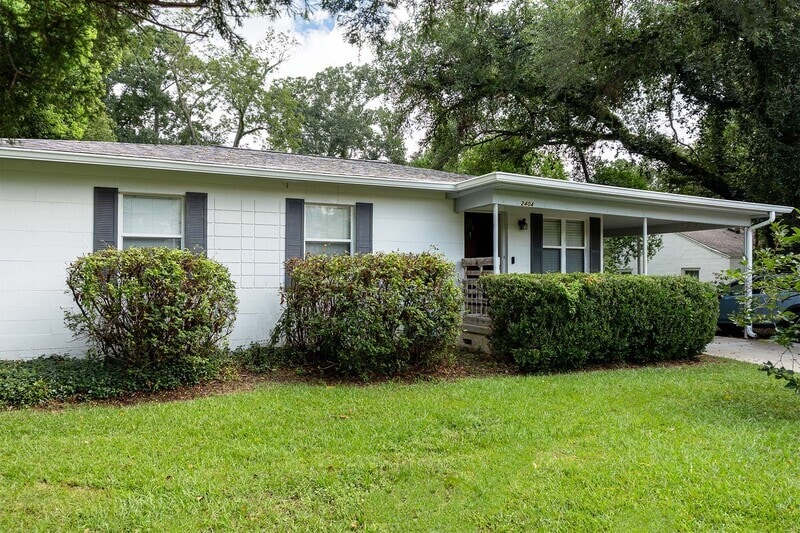 Primary Photo - 2404 Jackson Bluff Rd