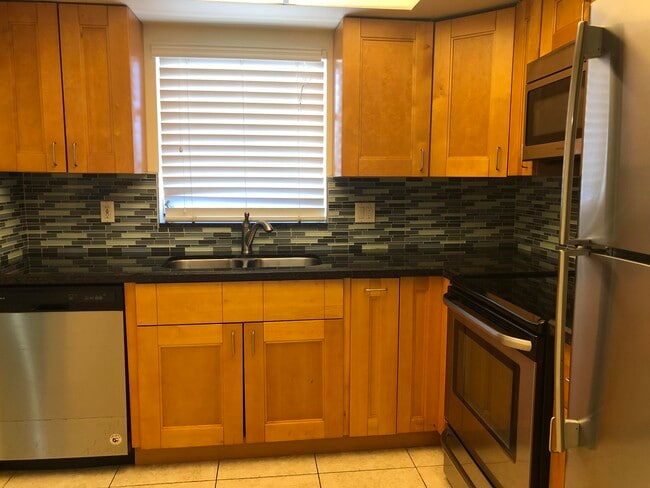 Building Photo - 5811 NE 14th Rd