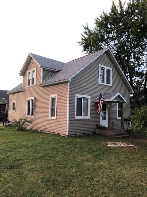Primary Photo - 1002 Wheaton St