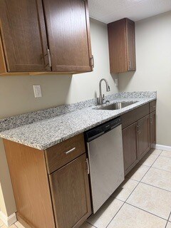 Foto del edificio - 4811 Frontage Rd NW