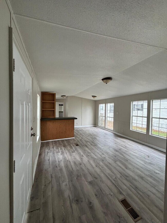 Building Photo - 307 Marcus crt