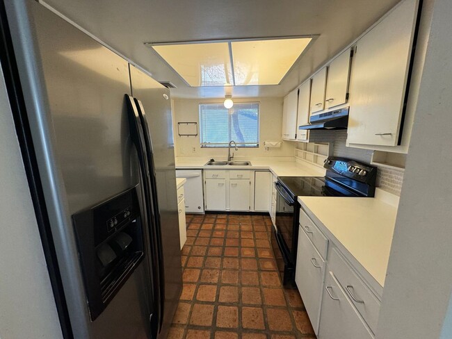 Building Photo - 2 Bed - 2 Bath - 1295 Sq. Ft.