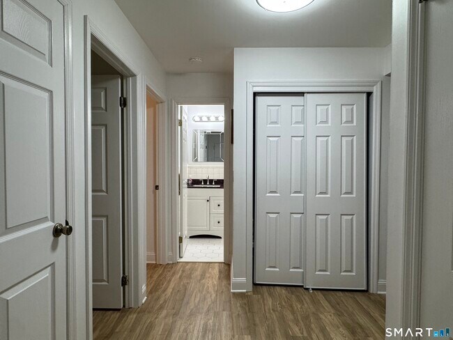 Foto del edificio - 22 Radio Pl