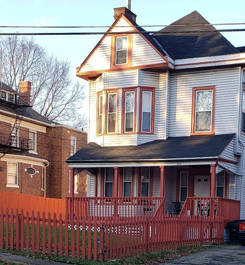 Primary Photo - 558 Hale Ave