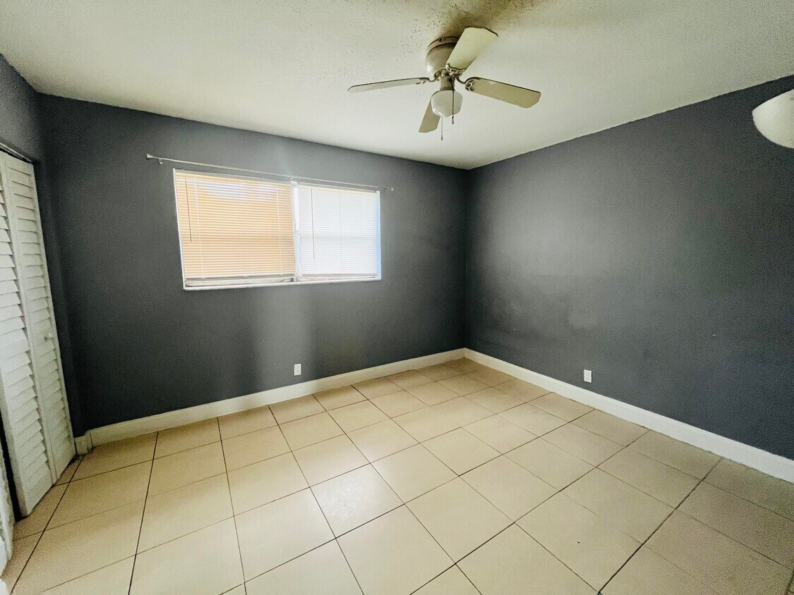Foto del edificio - 635 SW 20th Ct