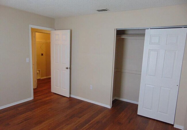 Foto del interior - Prosperity at NPR- Porter