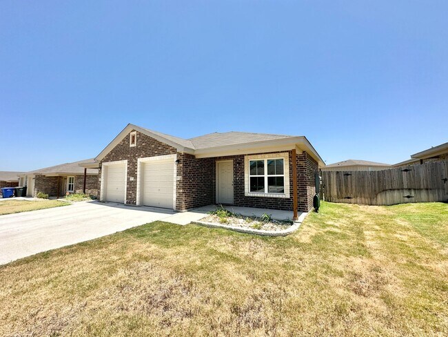 Building Photo - 1809 Clovis Dr