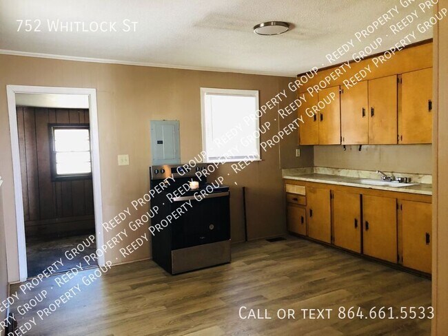 Building Photo - 752 Whitlock St