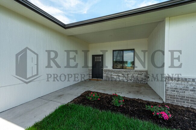 Foto del edificio - 619 Elmwood St