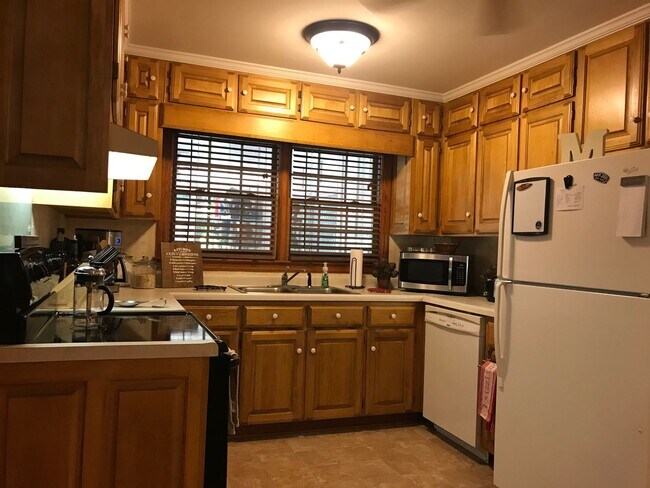 Foto del edificio - Charming Three Bedroom Home