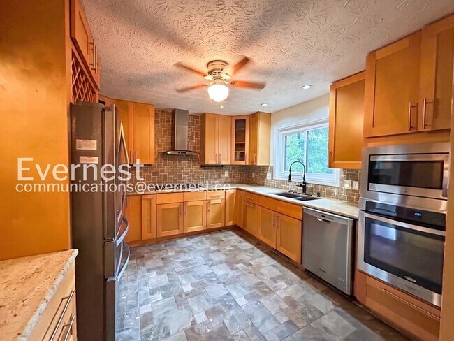 Foto del edificio - 770 Bayliss Dr