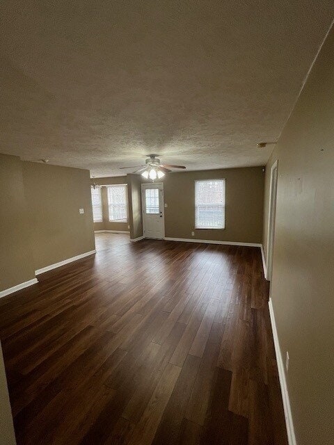 Building Photo - "Charming 3-Bedroom Home with 2 Full Baths on Grant Avenue!"