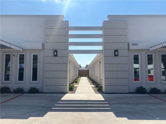 Building Photo - 16 Briggs Rd