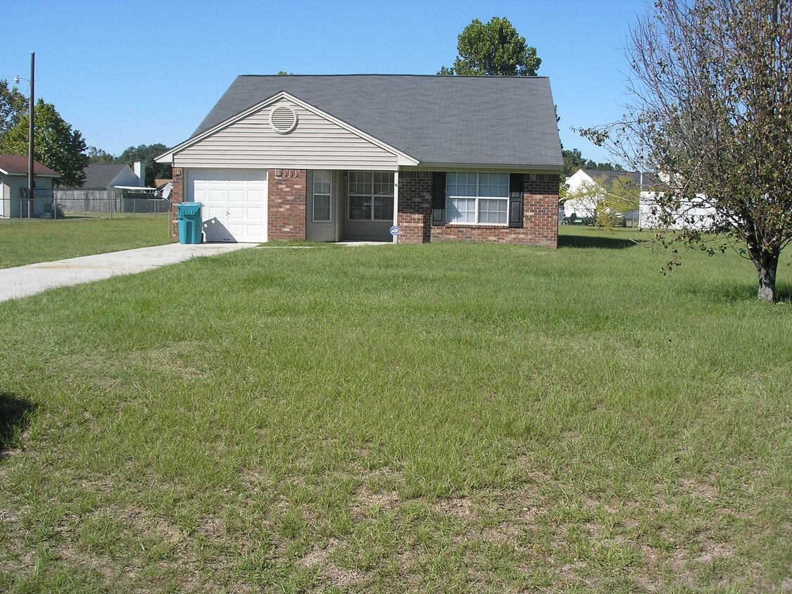 Building Photo - 107 Dogwood Cir