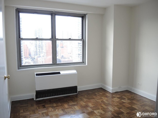 Foto del edificio - 353 E 83rd St