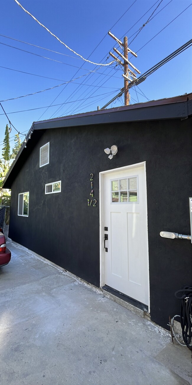 Building Photo - 216 N Burlington Ave