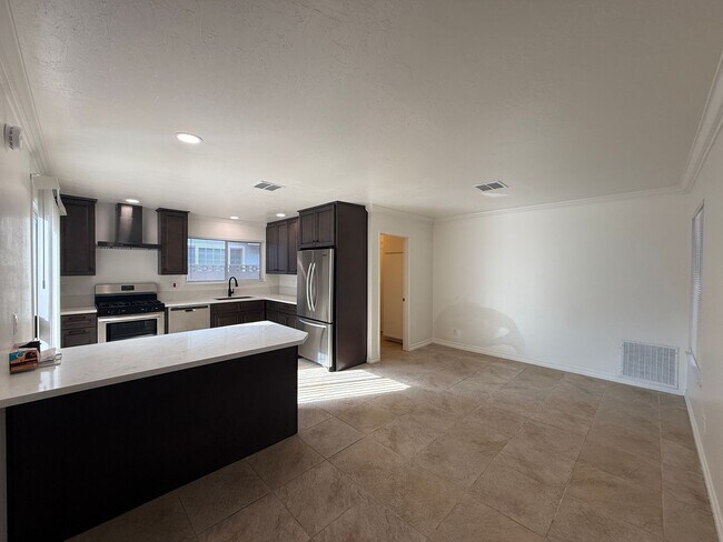 Building Photo - 43060 Larwood St