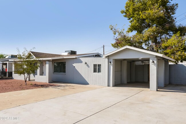 Building Photo - 608 W Mission Ln