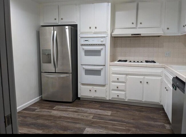 Foto del edificio - READY TO  MOVE IN!!