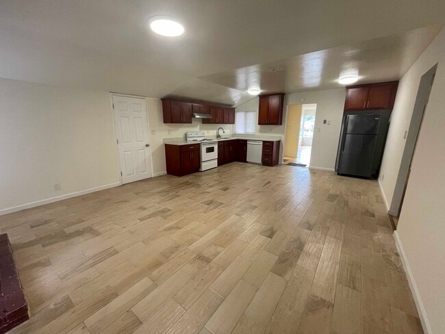 Building Photo - 35459 Breton Dr