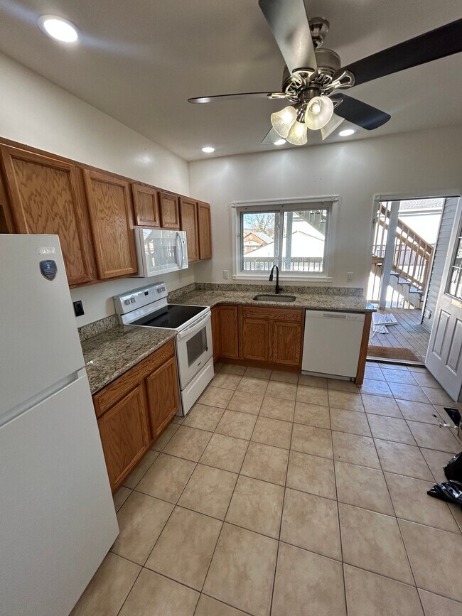 Foto del edificio - 1202 W Elm St