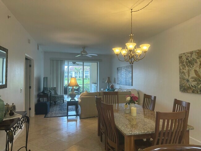 Foto del edificio - 2389 Hidden Lake Ct