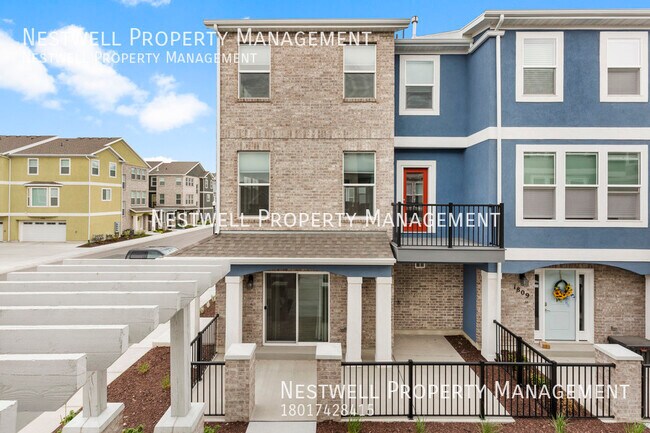 Building Photo - Gorgeous 3-bed Townhome in Riverton