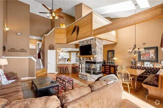 Building Photo - 8120 Stonegate Dr